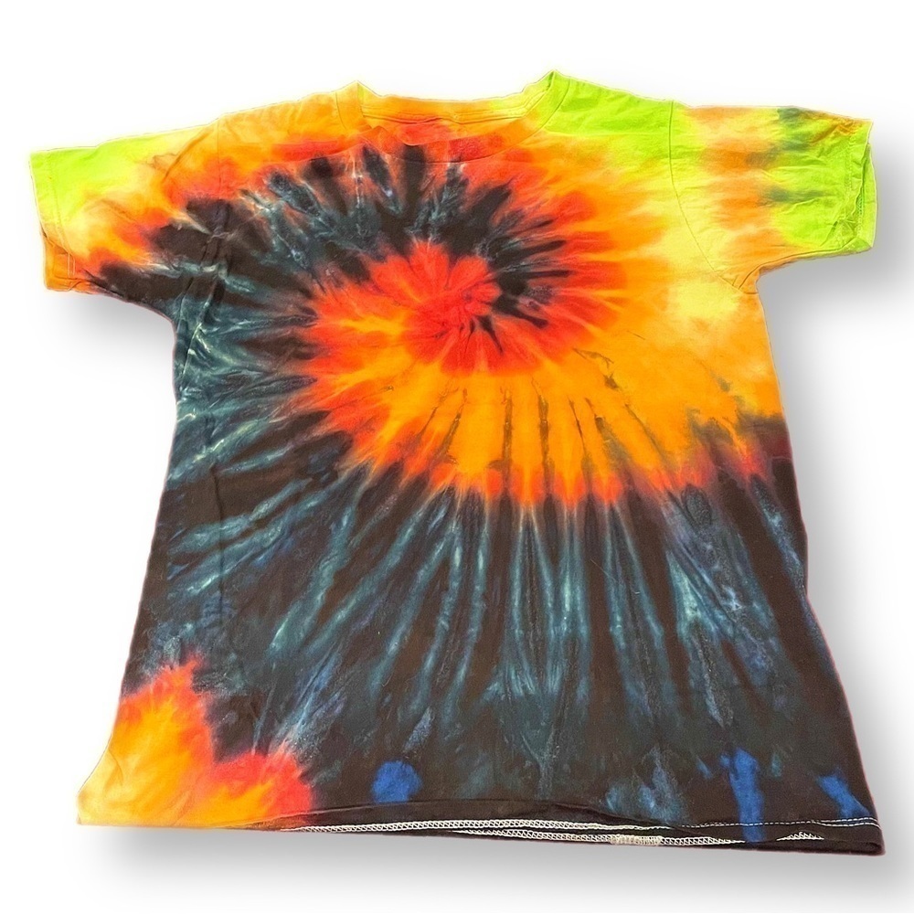 Spiral rainbow funky tshirt youth kids M
